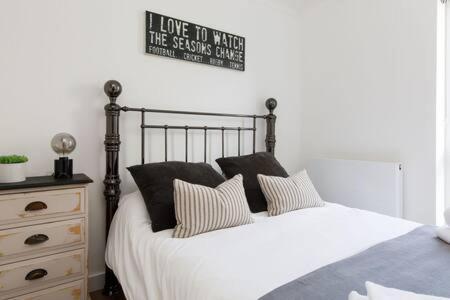 Charming Bolthole 400M To Beach Earnley Esterno foto