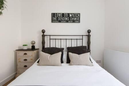 Charming Bolthole 400M To Beach Earnley Esterno foto